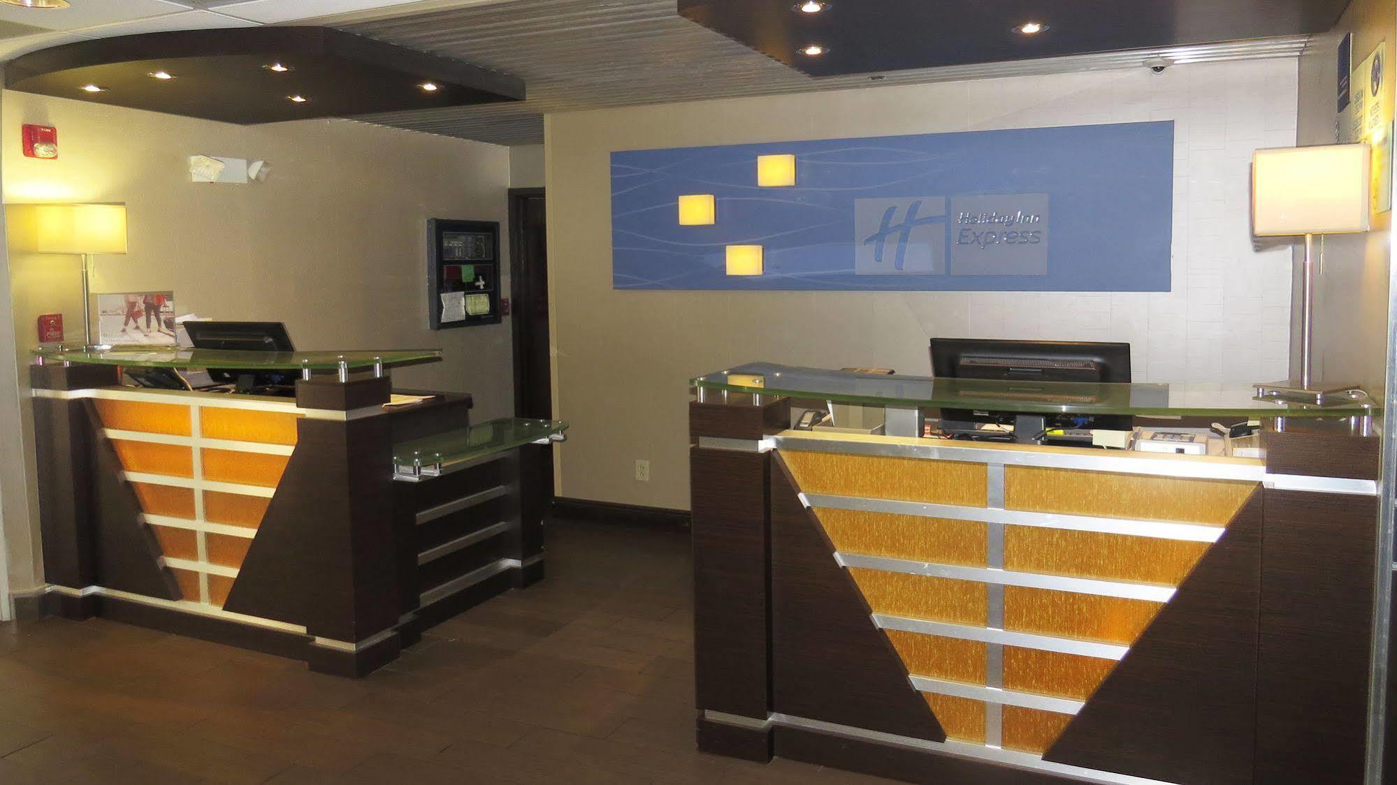 Holiday Inn Express & Suites - Oxford By Ihg Екстер'єр фото