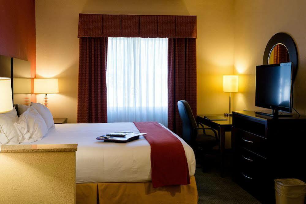 Holiday Inn Express & Suites - Oxford By Ihg Екстер'єр фото