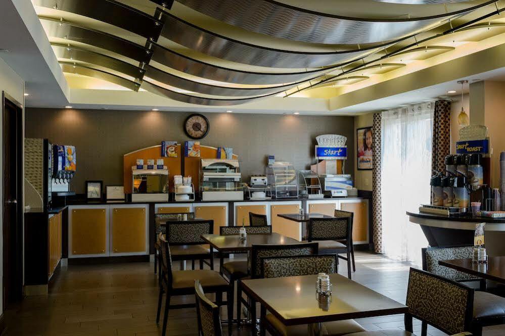 Holiday Inn Express & Suites - Oxford By Ihg Екстер'єр фото